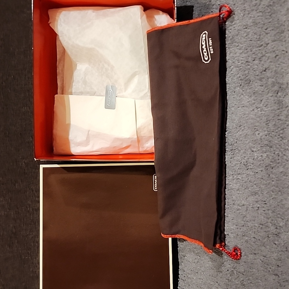 Coach purse, small, white leather - Picture 4 of 5